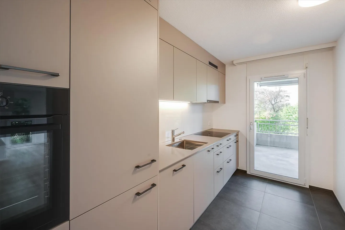Spacious 4.5 room apartment for rent - Photo 2 of 6