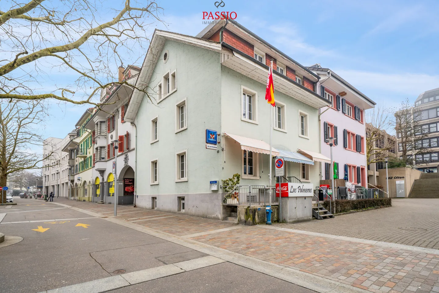Central 7-Room Townhouse with Restaurant in the Heart of Olten - Photo 1 of 34