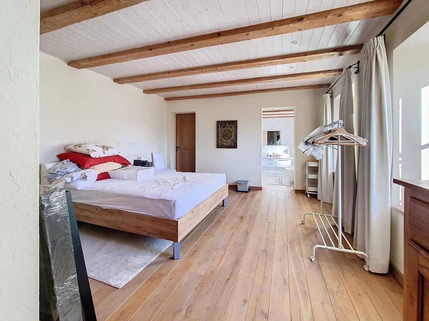 Charming Farmhouse Retreat - Photo 5 of 11
