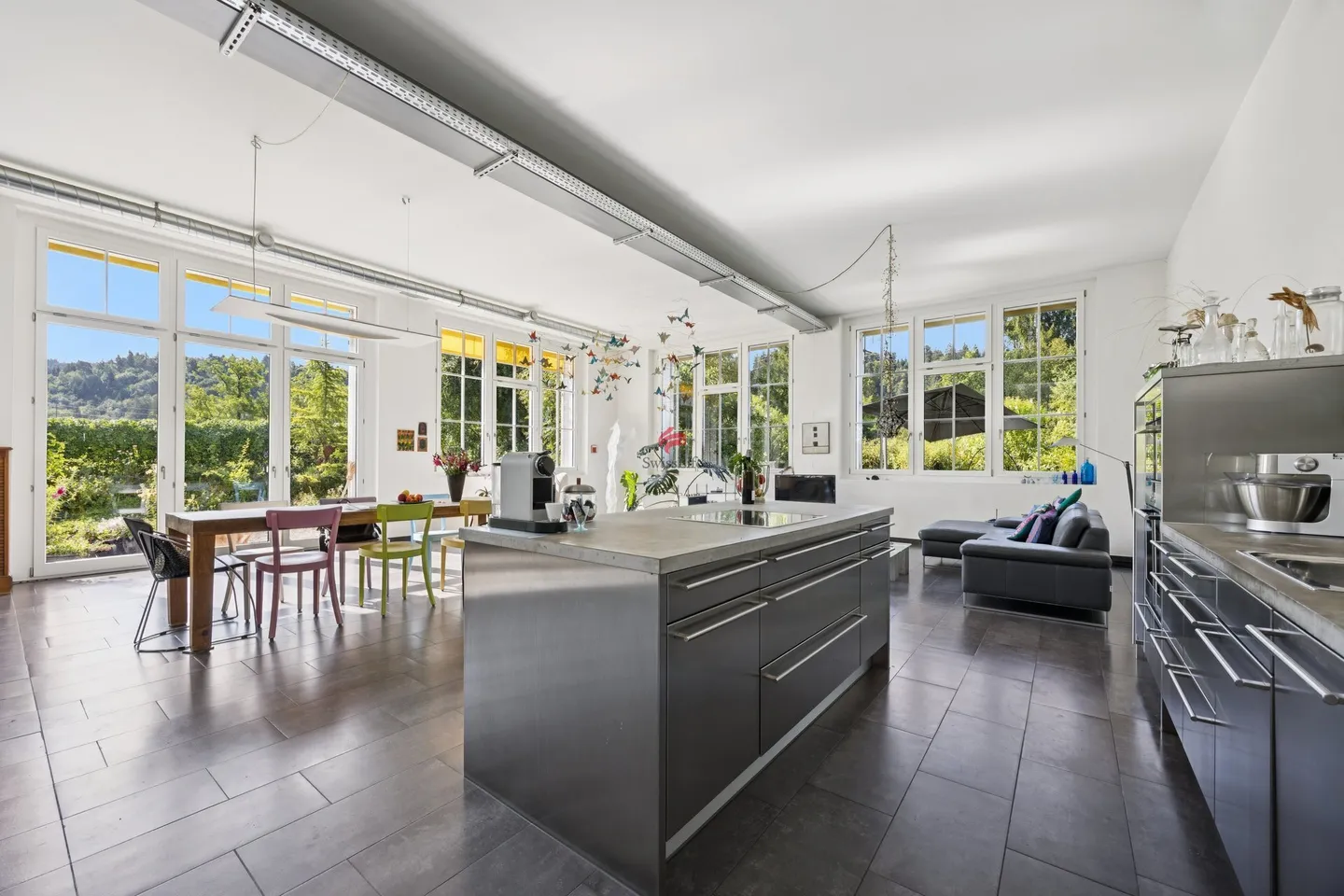 Spacious Loft with Private Garden - Photo 3 of 12