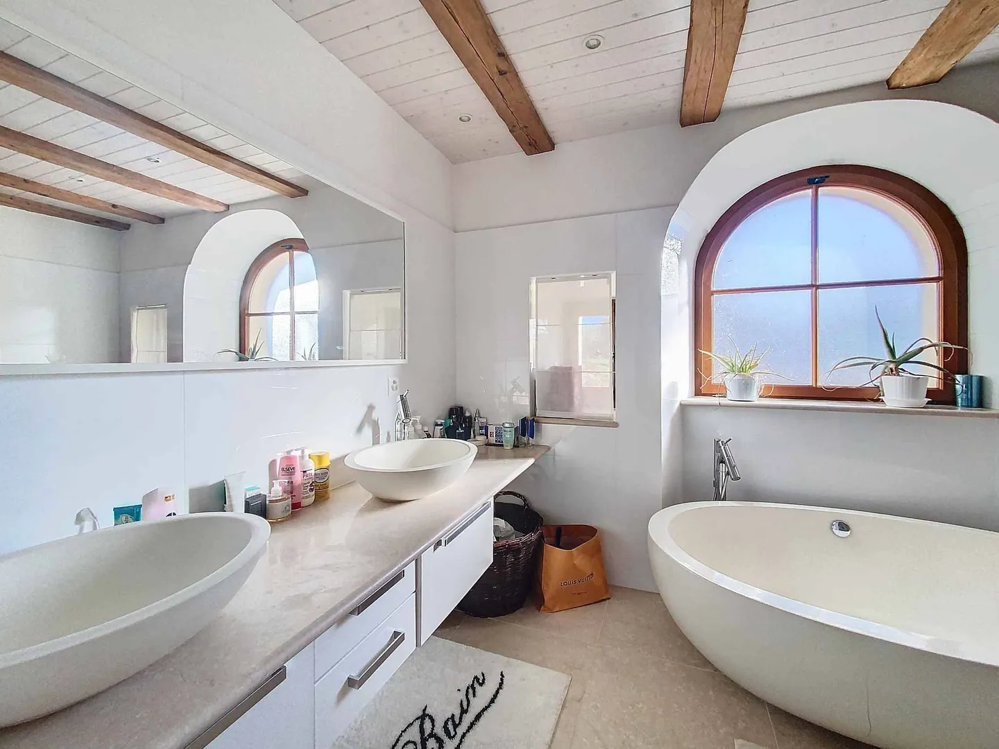 Charming Farmhouse Retreat - Photo 9 of 11