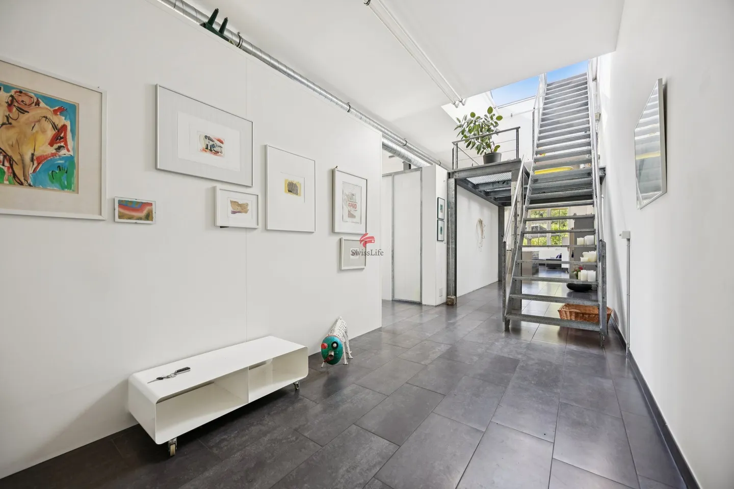 Spacious Loft with Private Garden - Photo 6 of 12