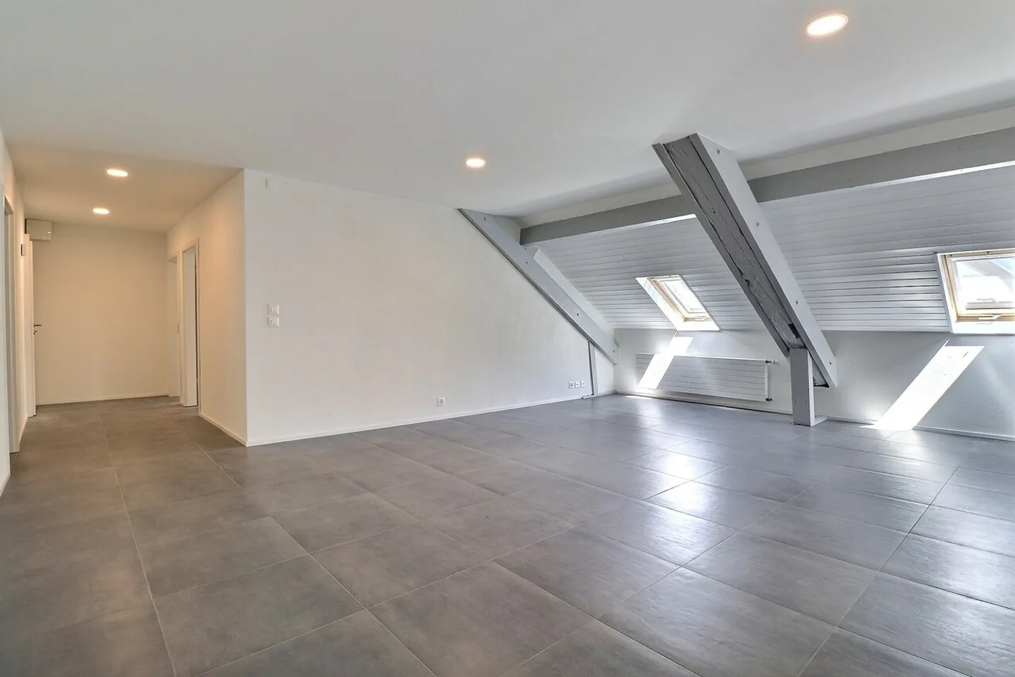 Magnifique appartement de 3,5 pièces entièrement rénové au centre-ville - Photo 4 sur 10