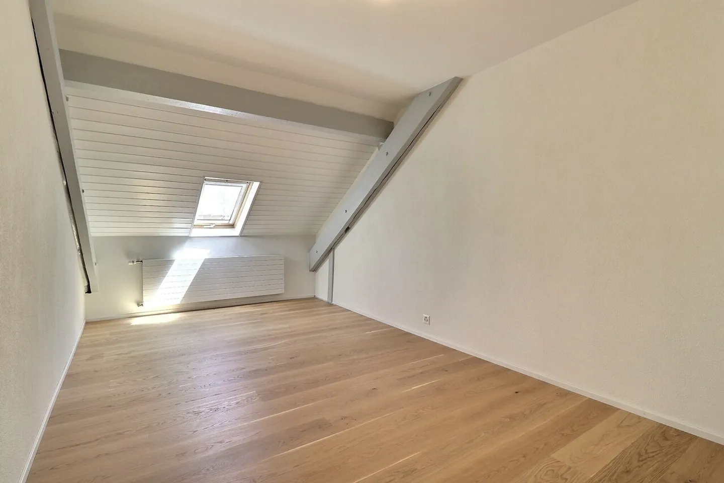 Magnifique appartement de 3,5 pièces entièrement rénové au centre-ville - Photo 6 sur 10