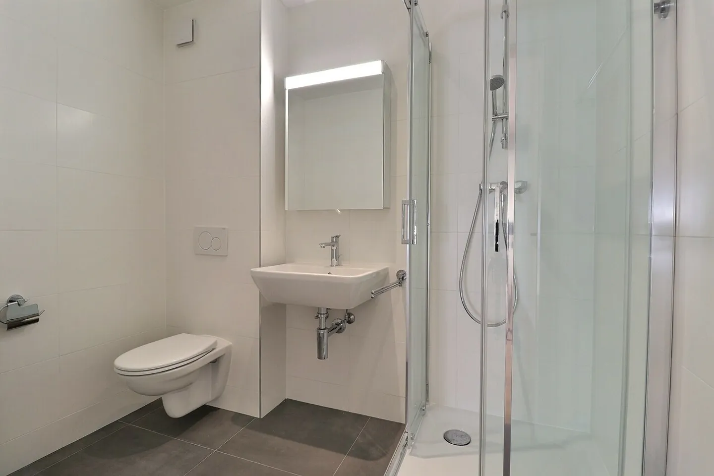 Magnifique appartement de 3,5 pièces entièrement rénové au centre-ville - Photo 7 sur 10