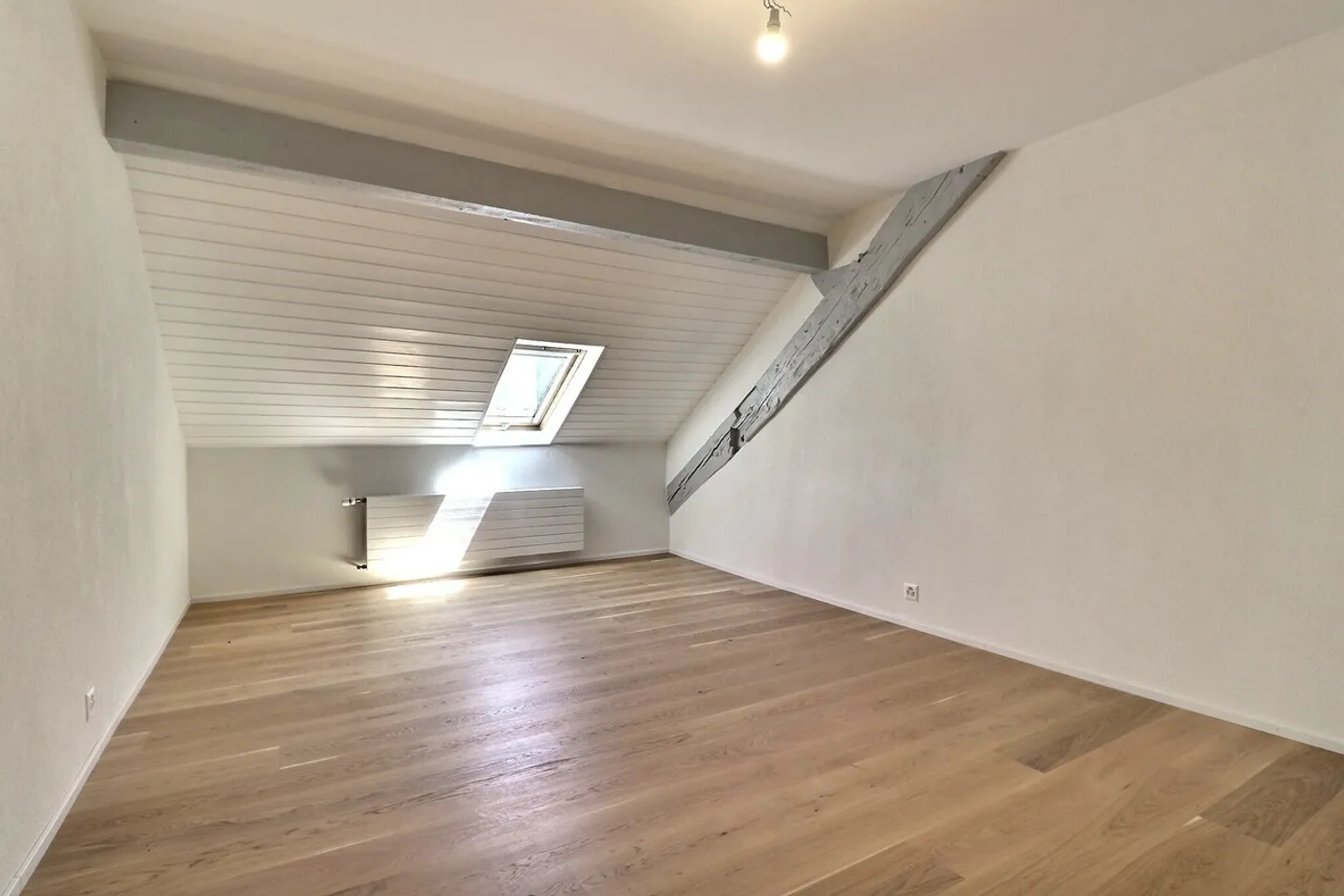 Magnifique appartement de 3,5 pièces entièrement rénové au centre-ville - Photo 8 sur 10