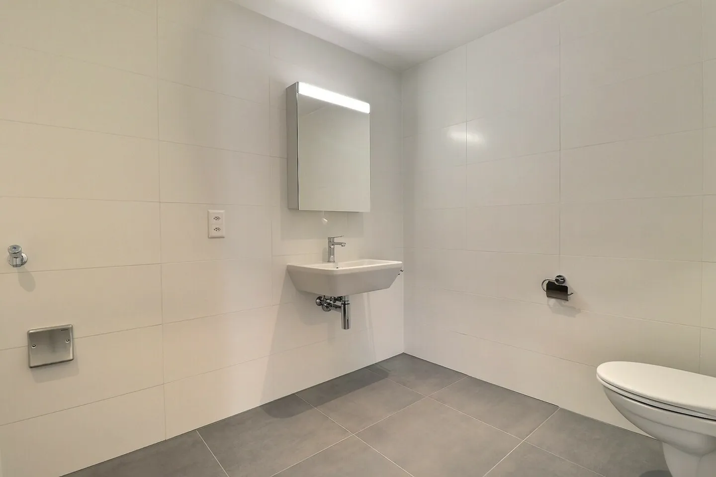 Magnifique appartement de 3,5 pièces entièrement rénové au centre-ville - Photo 10 sur 10