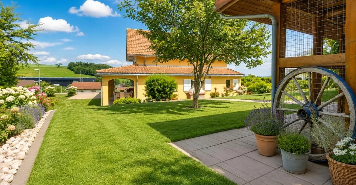 Villa Élégante avec Colonnes - Photo 1 sur 16