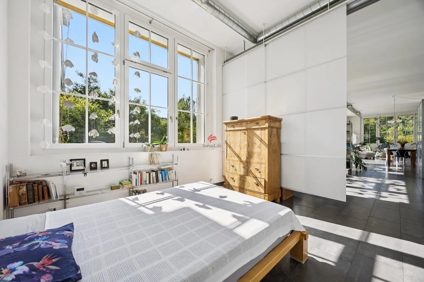 Spacious Loft with Private Garden - Photo 7 of 12