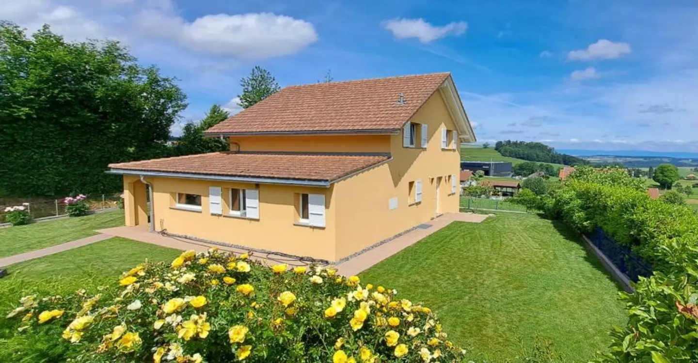 Villa Élégante avec Colonnes - Photo 2 sur 16
