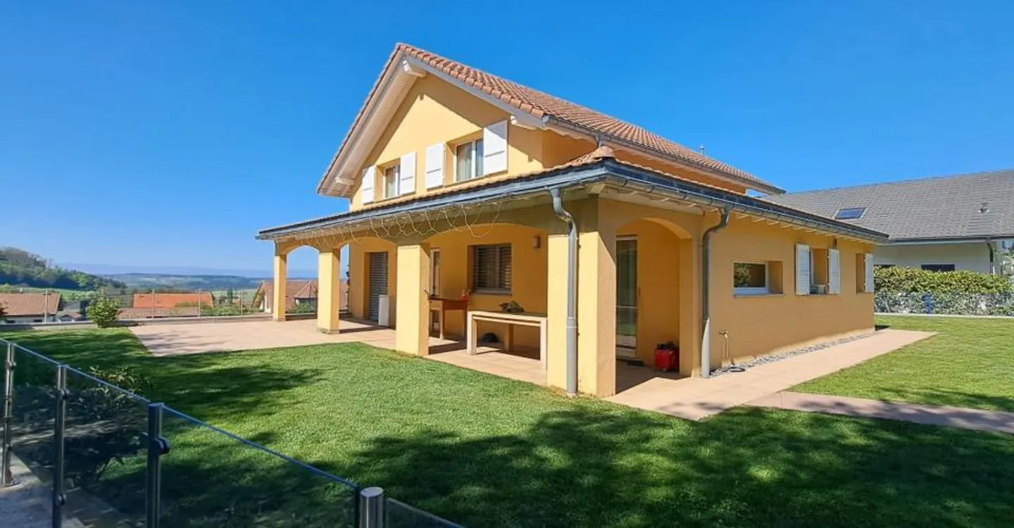 Villa Élégante avec Colonnes - Photo 3 sur 16