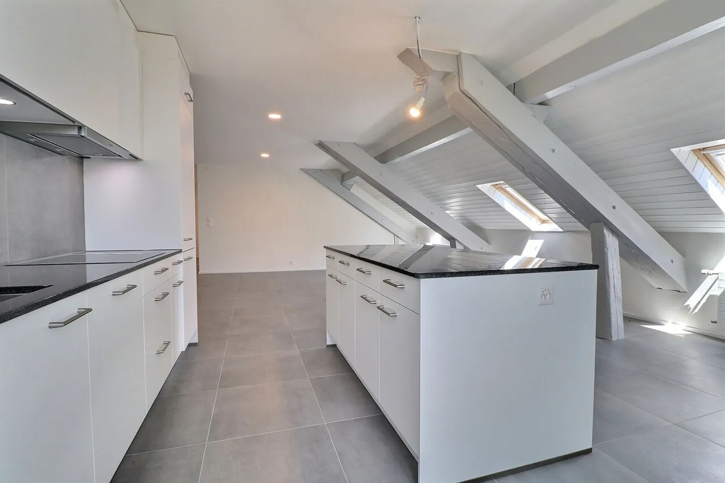 Magnifique appartement de 3,5 pièces entièrement rénové au centre-ville - Photo 1 sur 10