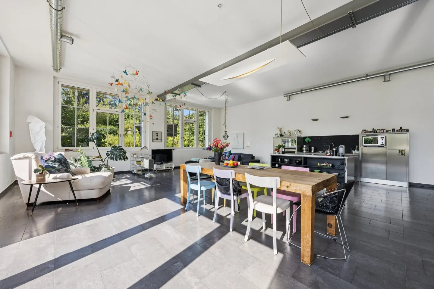 Spacious Loft with Private Garden - Photo 5 of 12
