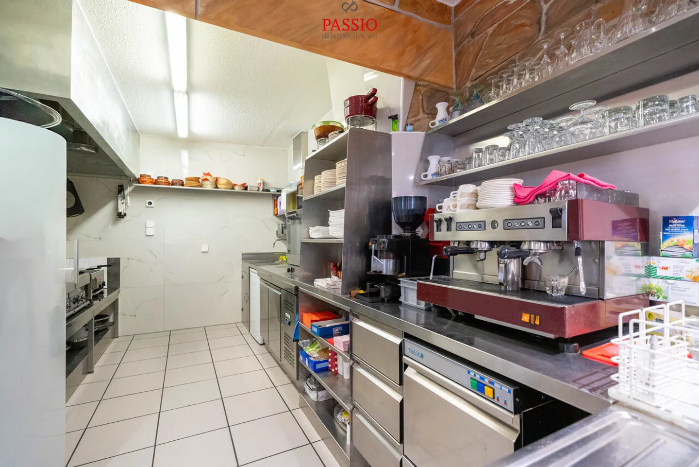 Central 7-Room Townhouse with Restaurant in the Heart of Olten - Photo 8 of 34