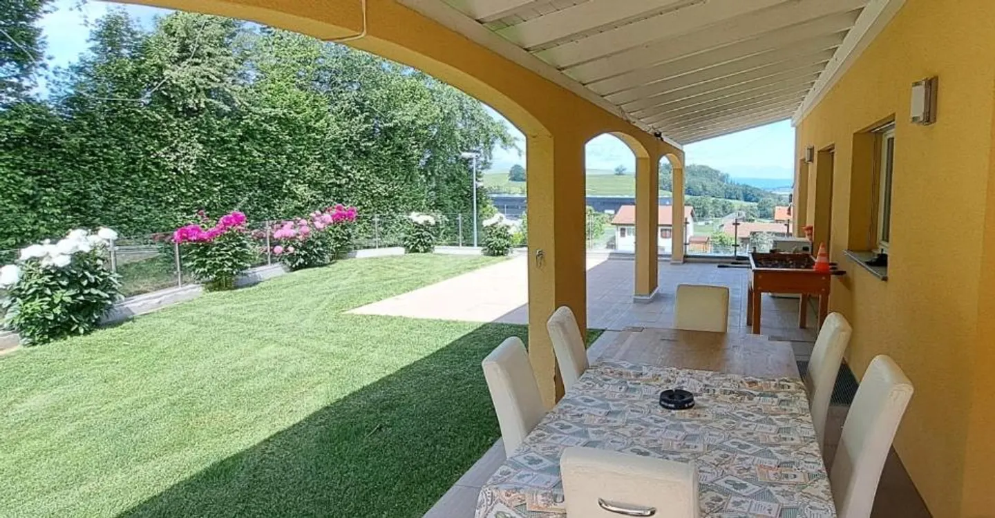 Villa Élégante avec Colonnes - Photo 5 sur 16