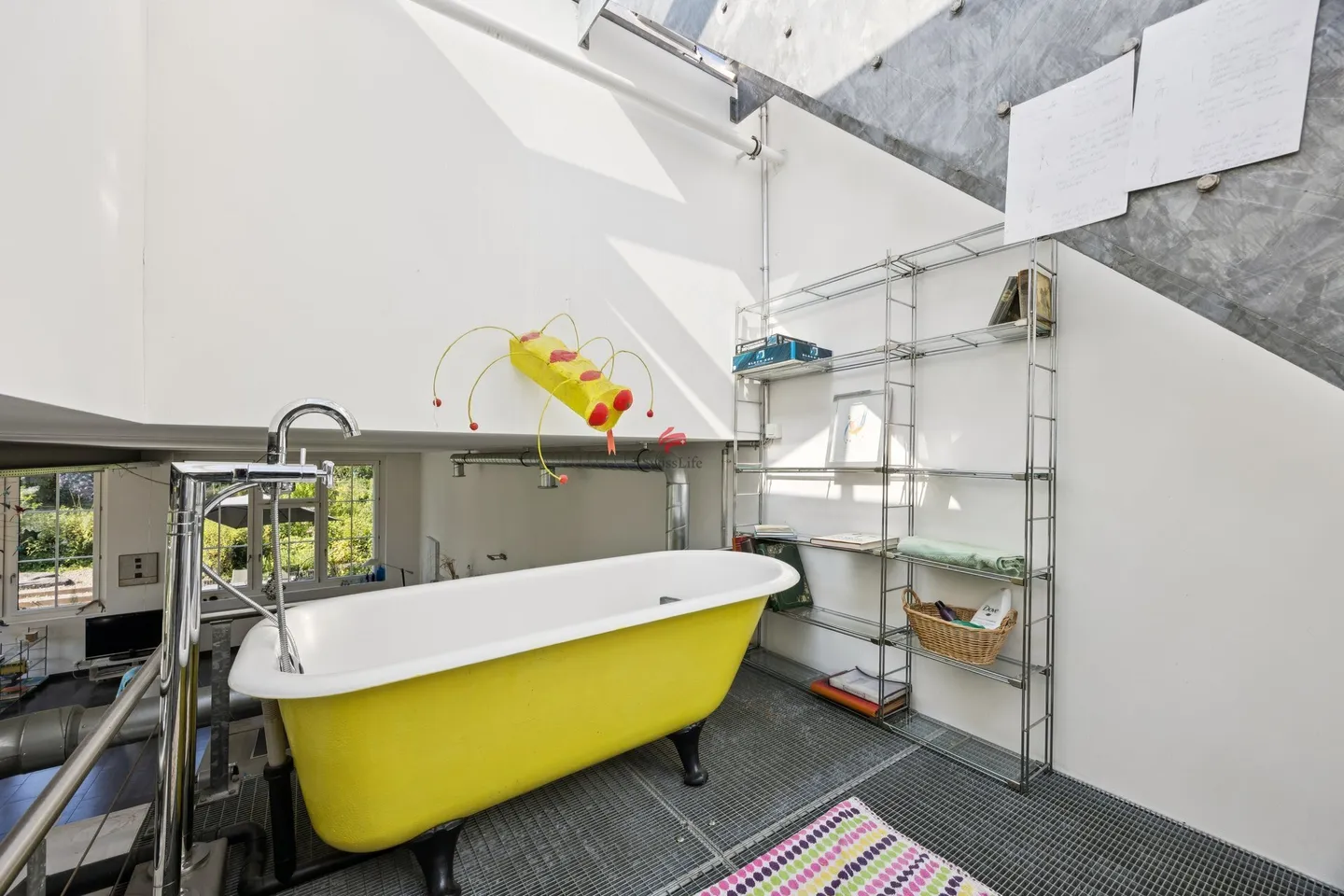 Spacious Loft with Private Garden - Photo 8 of 12