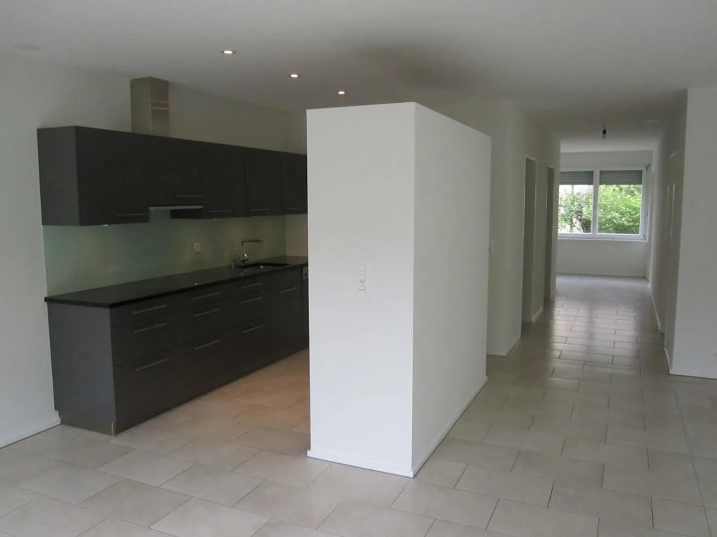Perfectly located, modern city apartment - Photo 3 of 10