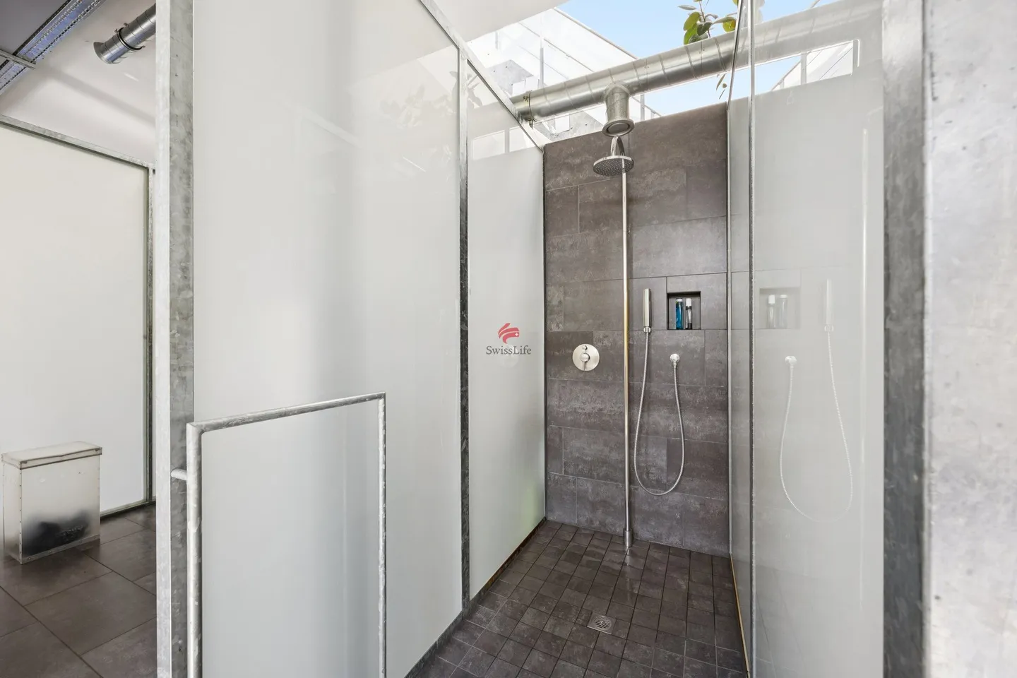 Spacious Loft with Private Garden - Photo 10 of 12