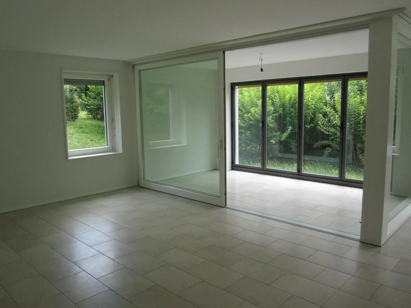 Perfectly located, modern city apartment - Photo 6 of 10
