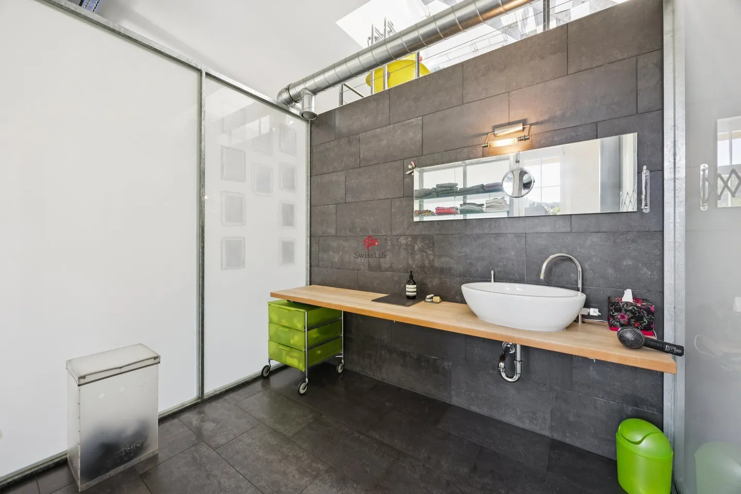 Spacious Loft with Private Garden - Photo 9 of 12