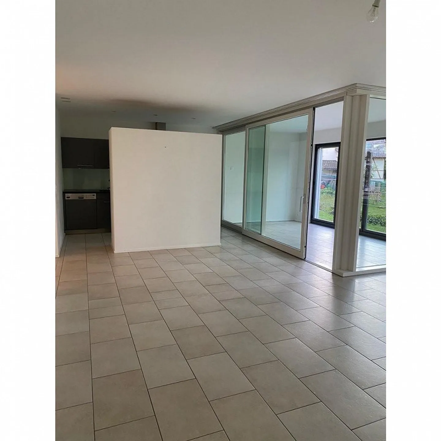 Perfectly located, modern city apartment - Photo 4 of 10