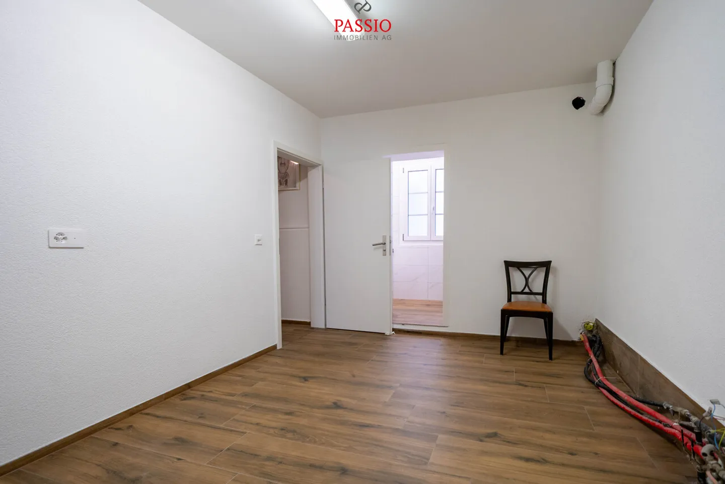 Central 7-Room Townhouse with Restaurant in the Heart of Olten - Photo 17 of 34