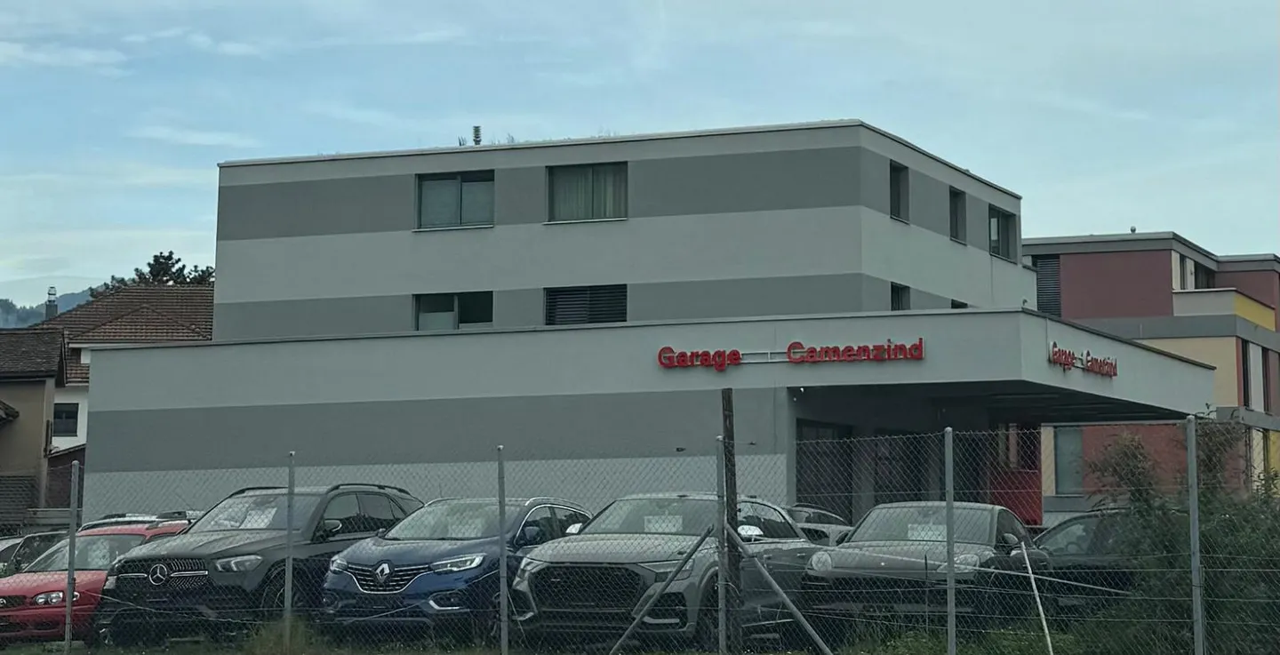 Garage ben attrezzata | Officina per auto in affitto a Brunnen - Foto 1 di 2