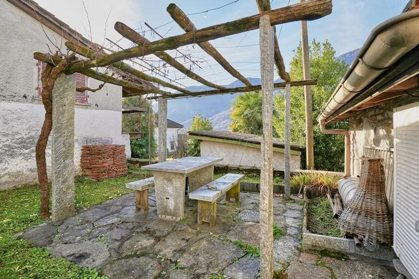 4 1/2-Room House with Two Outbuildings in a Very Quiet, Sunny Location - Photo 33 of 41