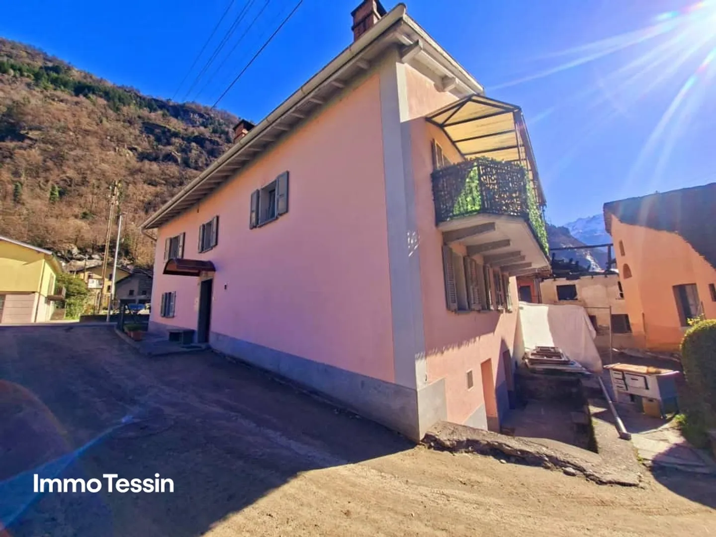 Charmantes Haus mit Garten - Foto 3 von 13