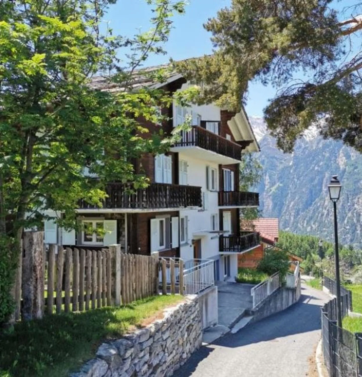 Maison multifamiliale en chalet - Photo 1 sur 4