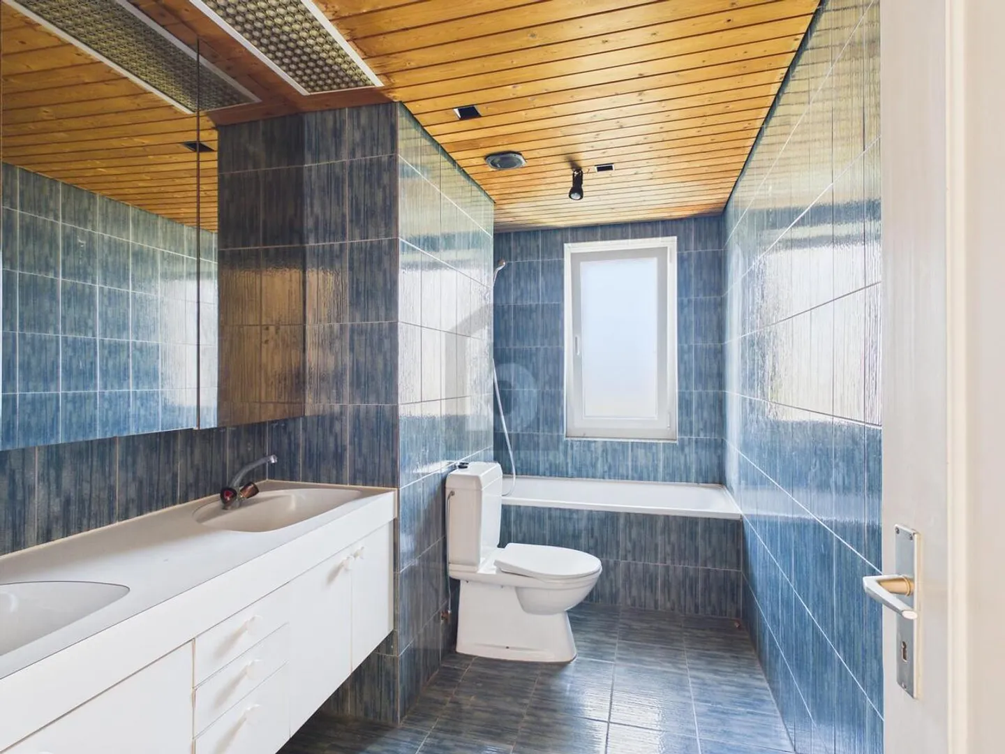 SPACIOUS IN A CENTRAL LOCATION - Photo 5 of 6