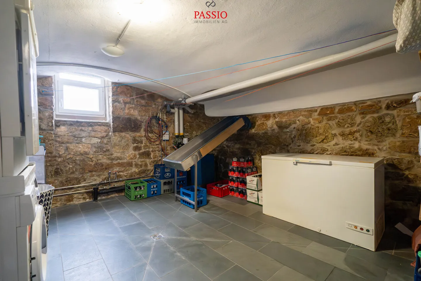 Central 7-Room Townhouse with Restaurant in the Heart of Olten - Photo 32 of 34