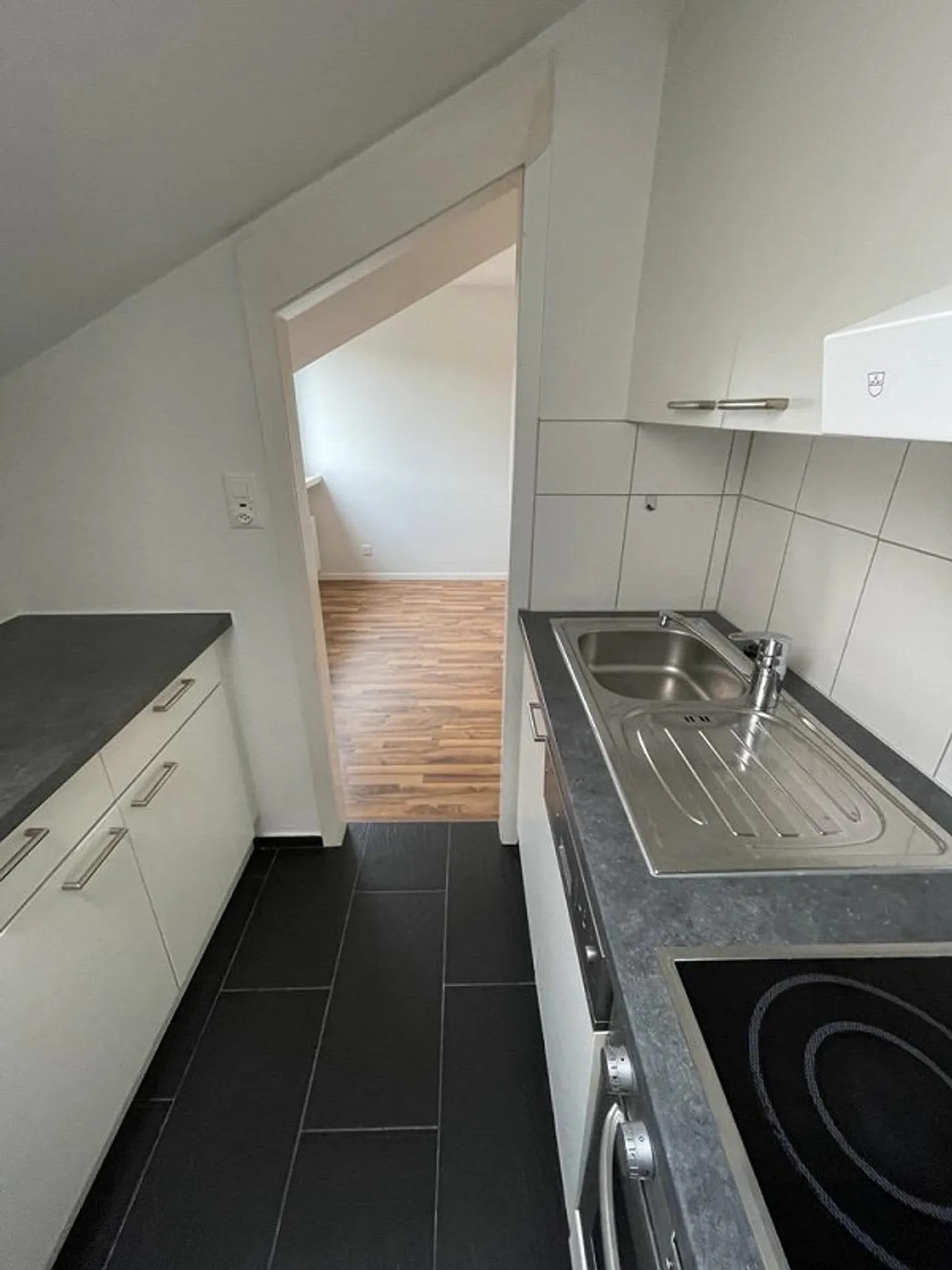 Charmante appartement 2 pièces à louer - Photo 2 sur 6