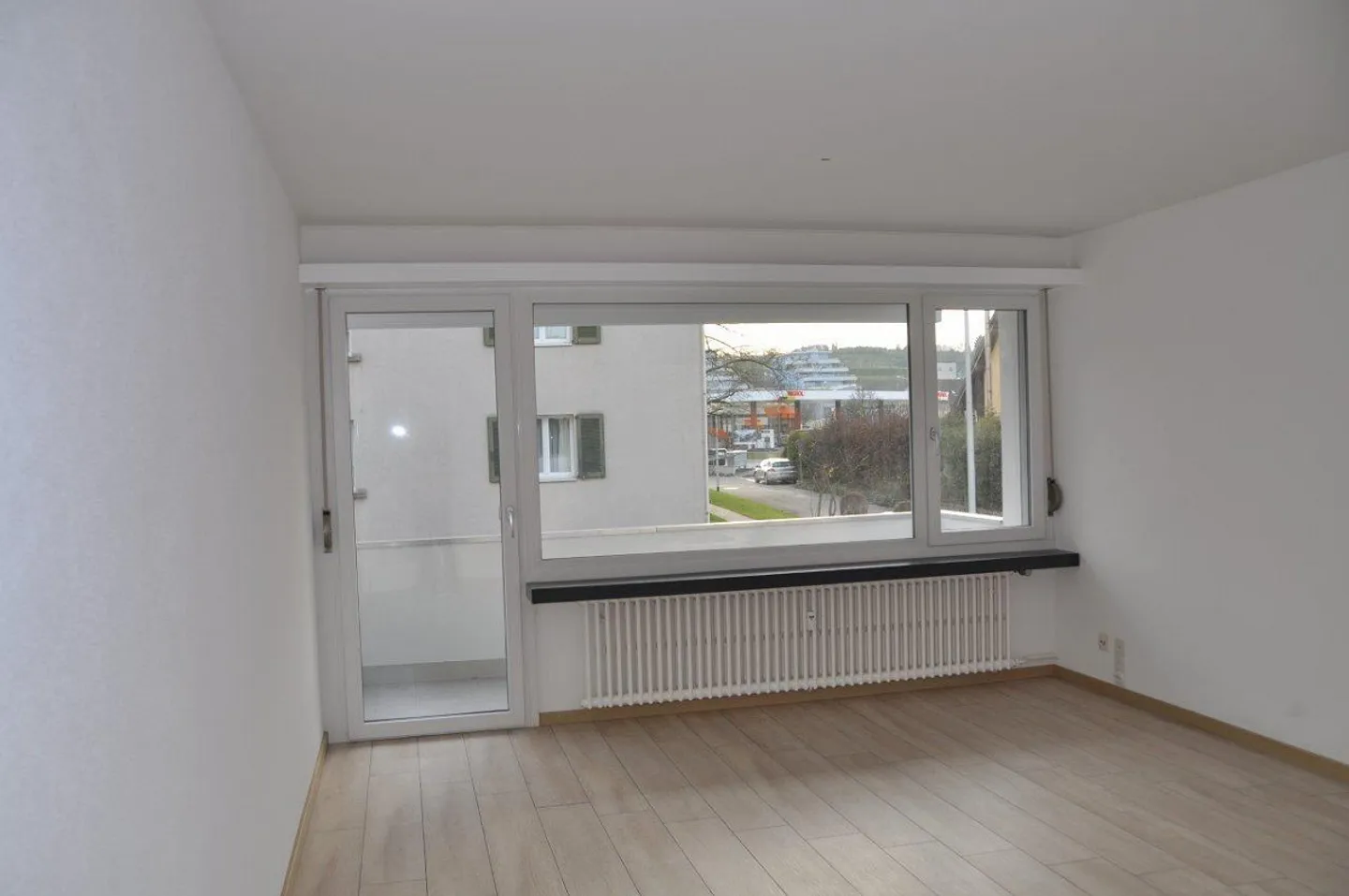 Schöne 3,5 Zimmer Wohnung in zentraler Lage - Foto 3 von 13