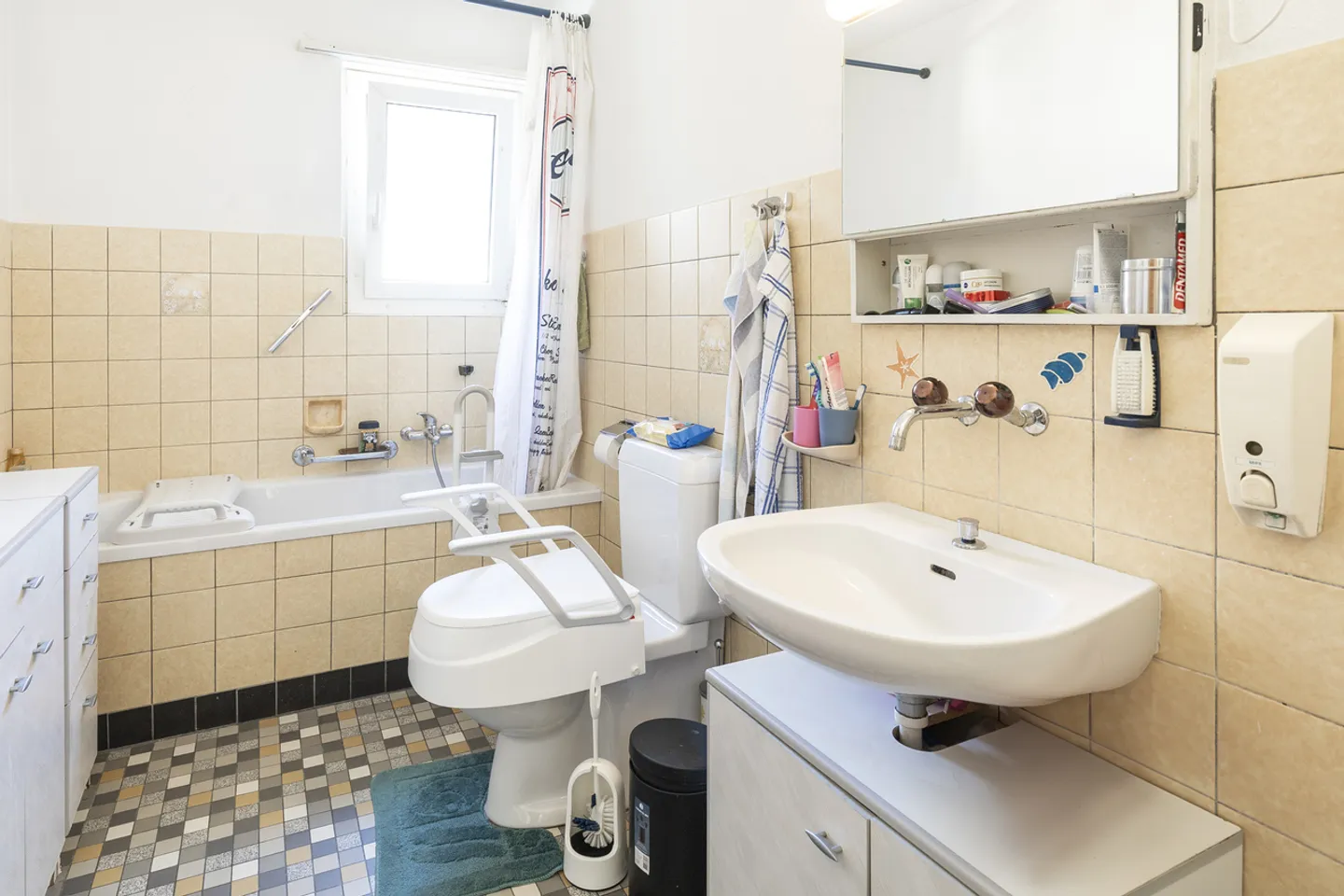 Family-friendly home with many uses - Photo 10 of 12