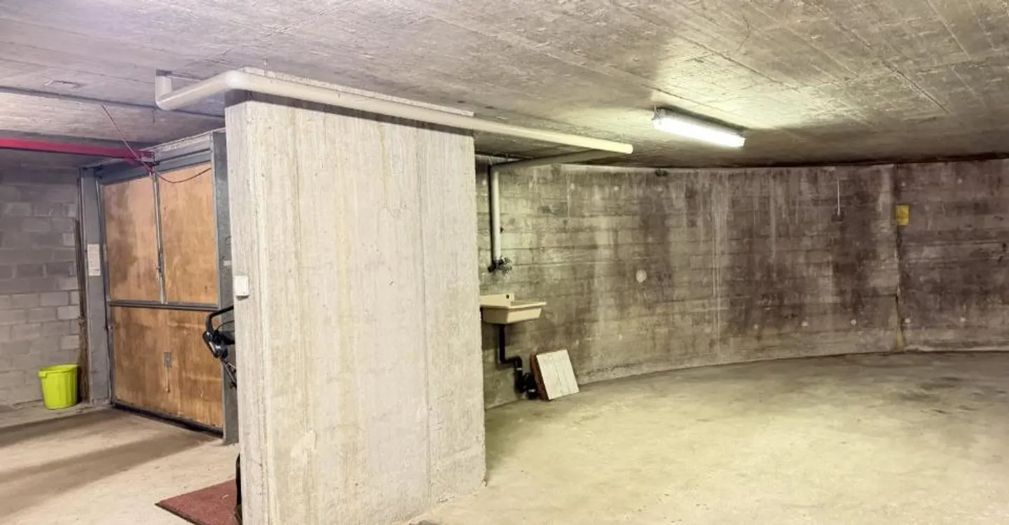 Unterirdischer Parkplatz - Foto 4 von 6