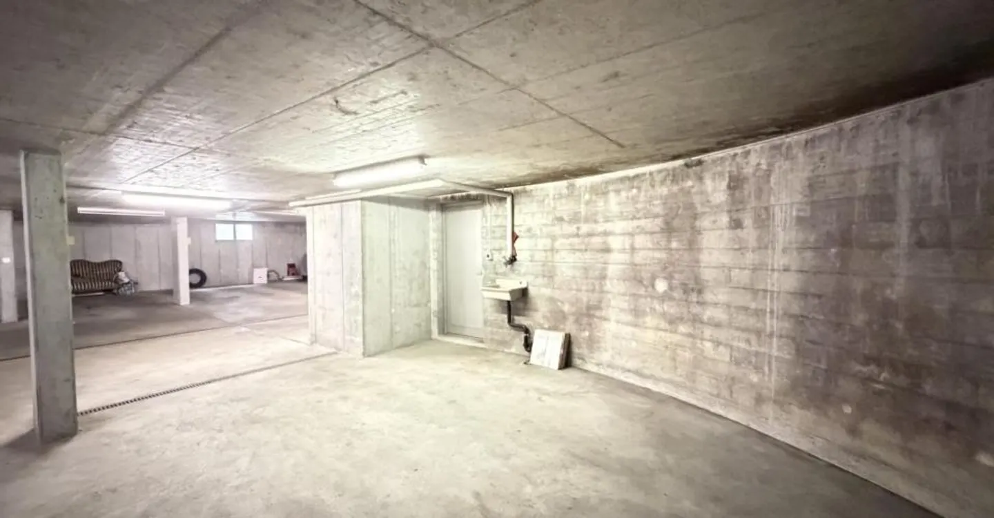 Unterirdischer Parkplatz - Foto 5 von 6