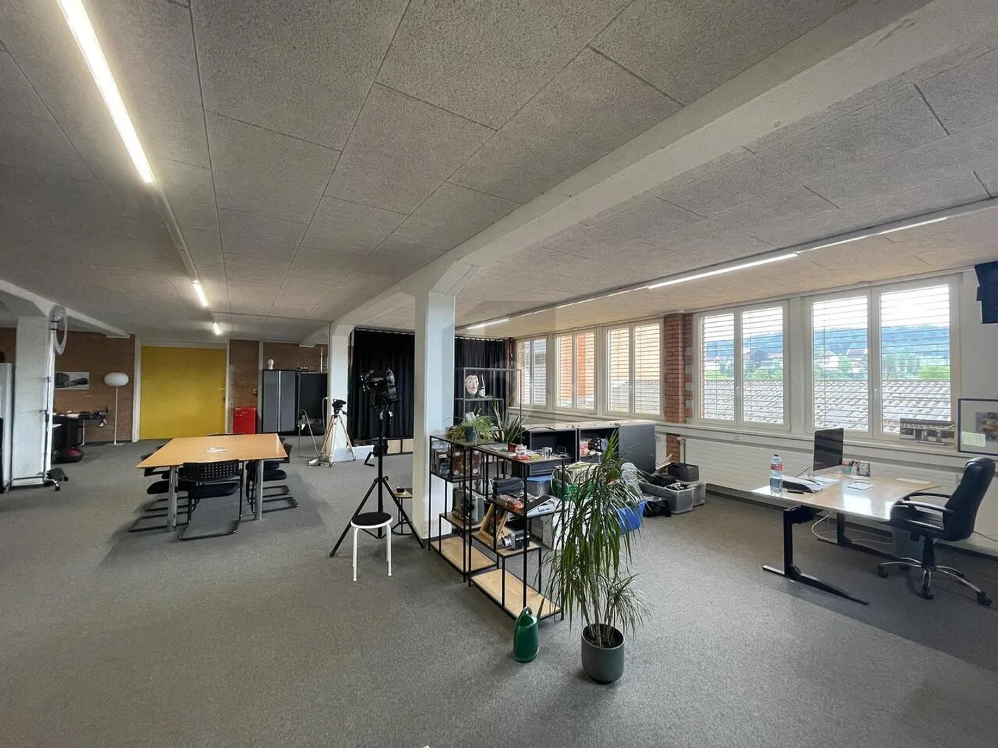 SPAZIOSO E IDEALE PER LAVORARE IN MODO CREATIVO - Foto 3 di 6