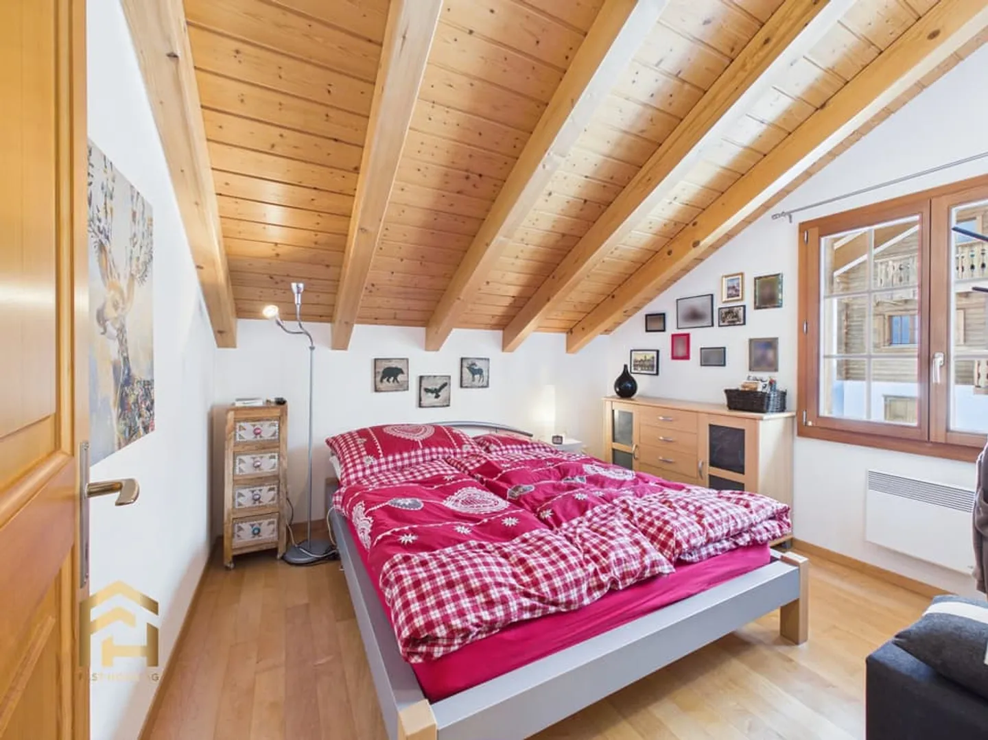 3.5 Room Penthouse Apartment in a Prime Location on Rosswald - Photo 4 of 13