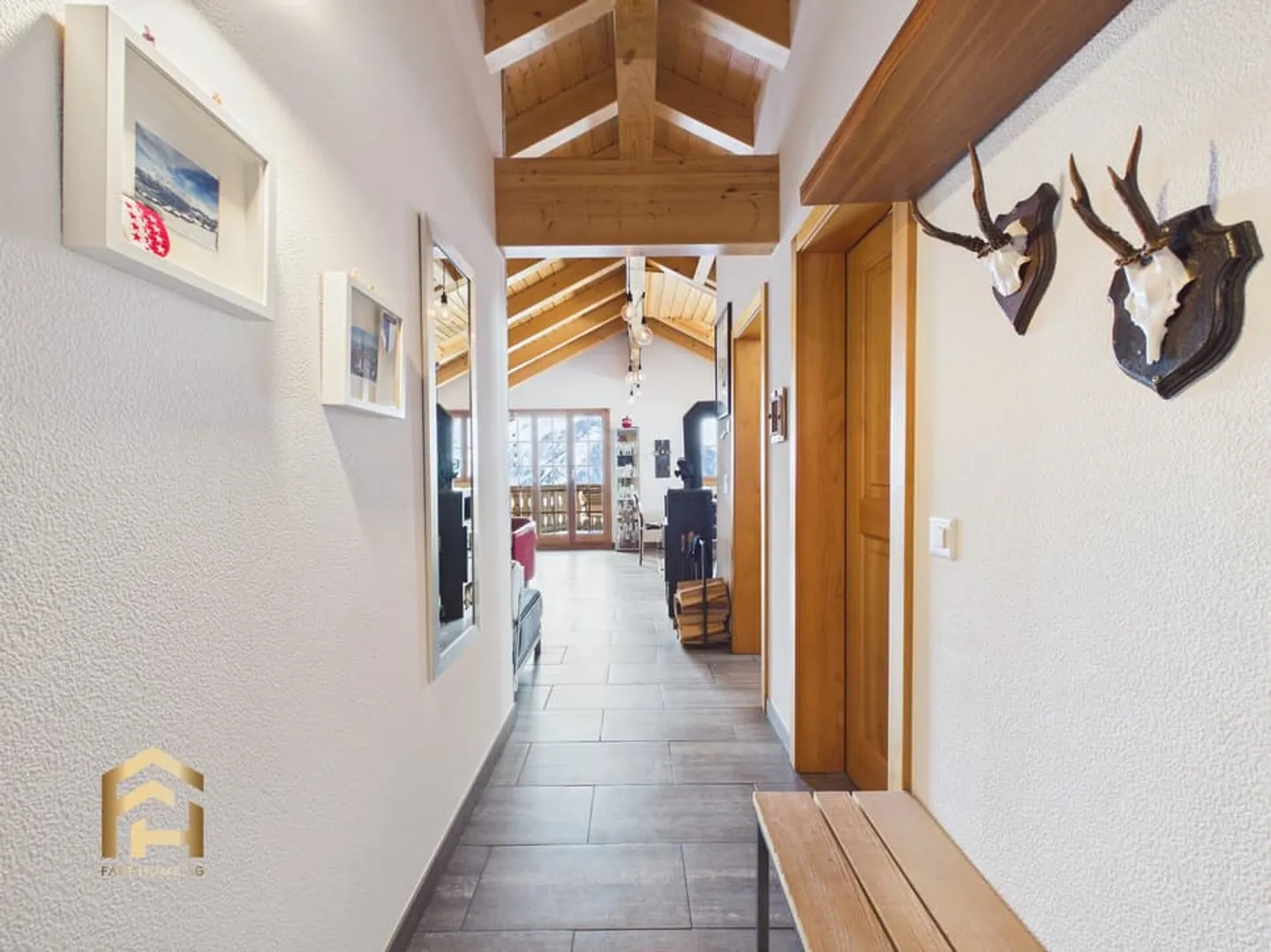 3.5 Room Penthouse Apartment in a Prime Location on Rosswald - Photo 7 of 13