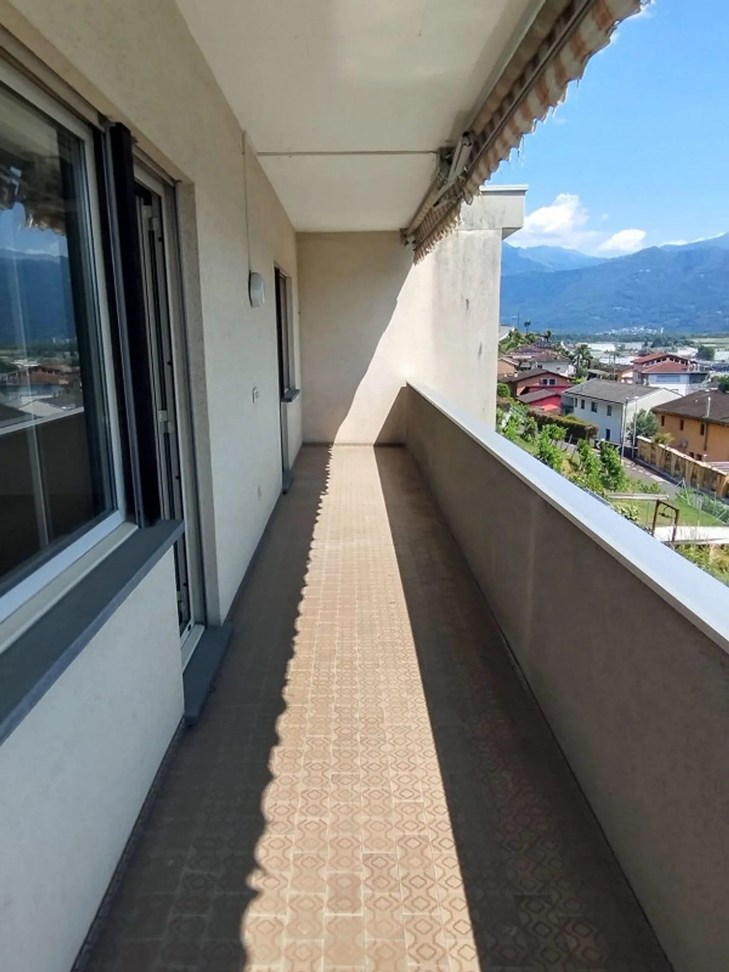 GORDOLA - We are selling a large apartment with swimming pool - Photo 14 of 27