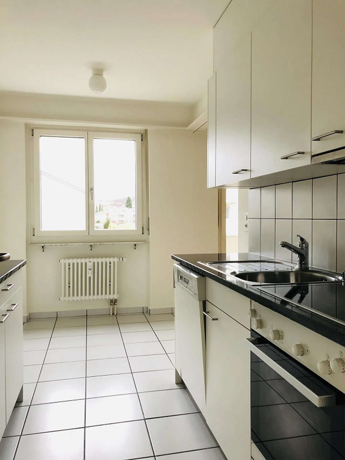 Cozy 2-room apartment in residential area - Photo 2 of 6