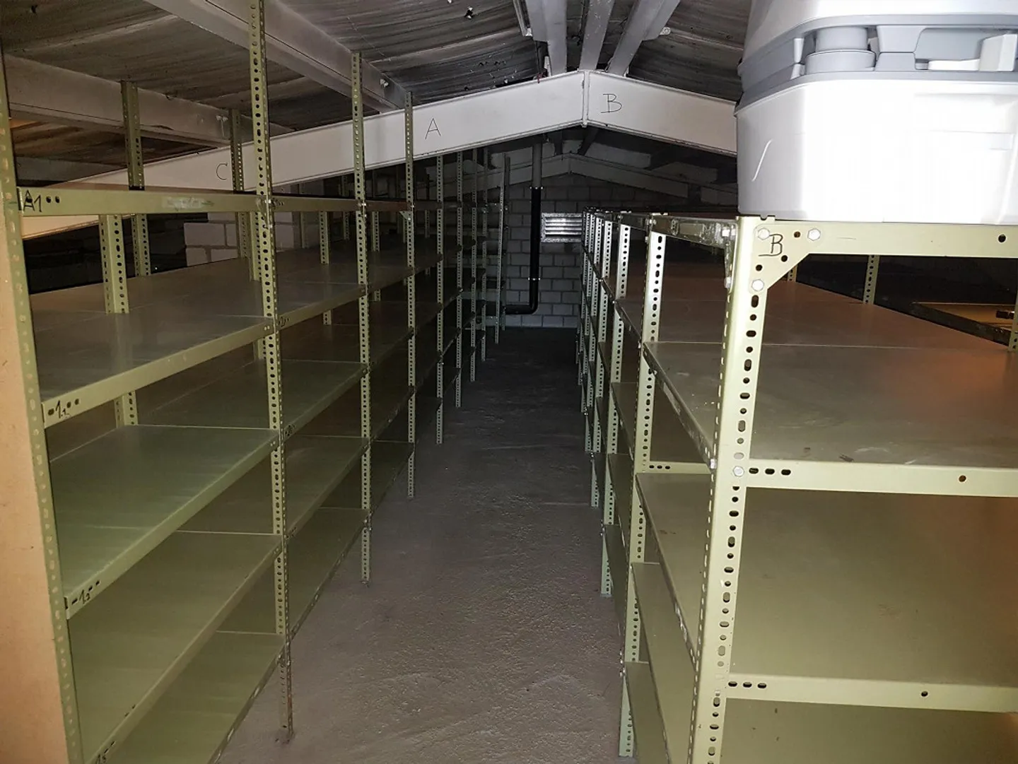 Magazzino, Garage, Cabina di Verniciatura, Ripari per Barche e Camper - Foto 5 di 13