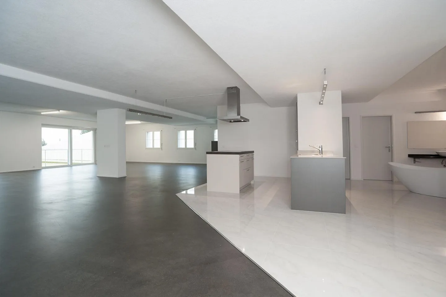 Spazio abitativo e lavorativo luminoso 210 m2 - Foto 2 di 16