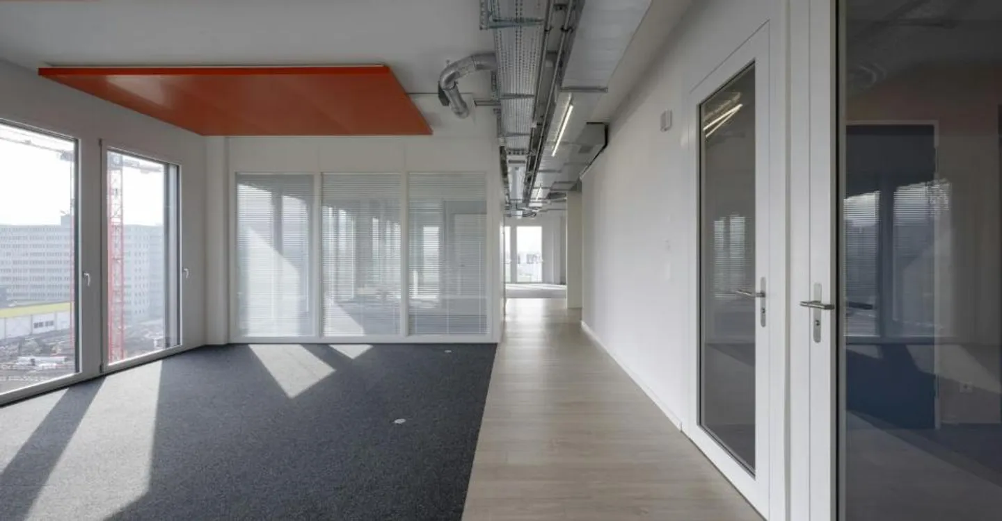 180 m2 or 300 m2 Premium Office Spaces with a View - Modern, Air-conditioned, Sustainable - Photo 6 of 10