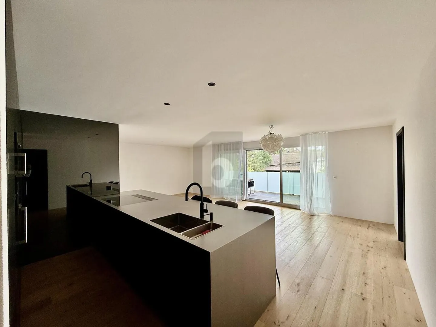 MODERN AND MINIMALIST NEXT TO THE LAKE - Photo 1 of 6