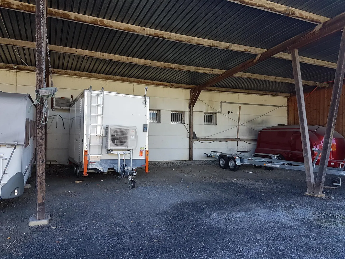 Magazzino, Garage, Cabina di Verniciatura, Ripari per Barche e Camper - Foto 10 di 13