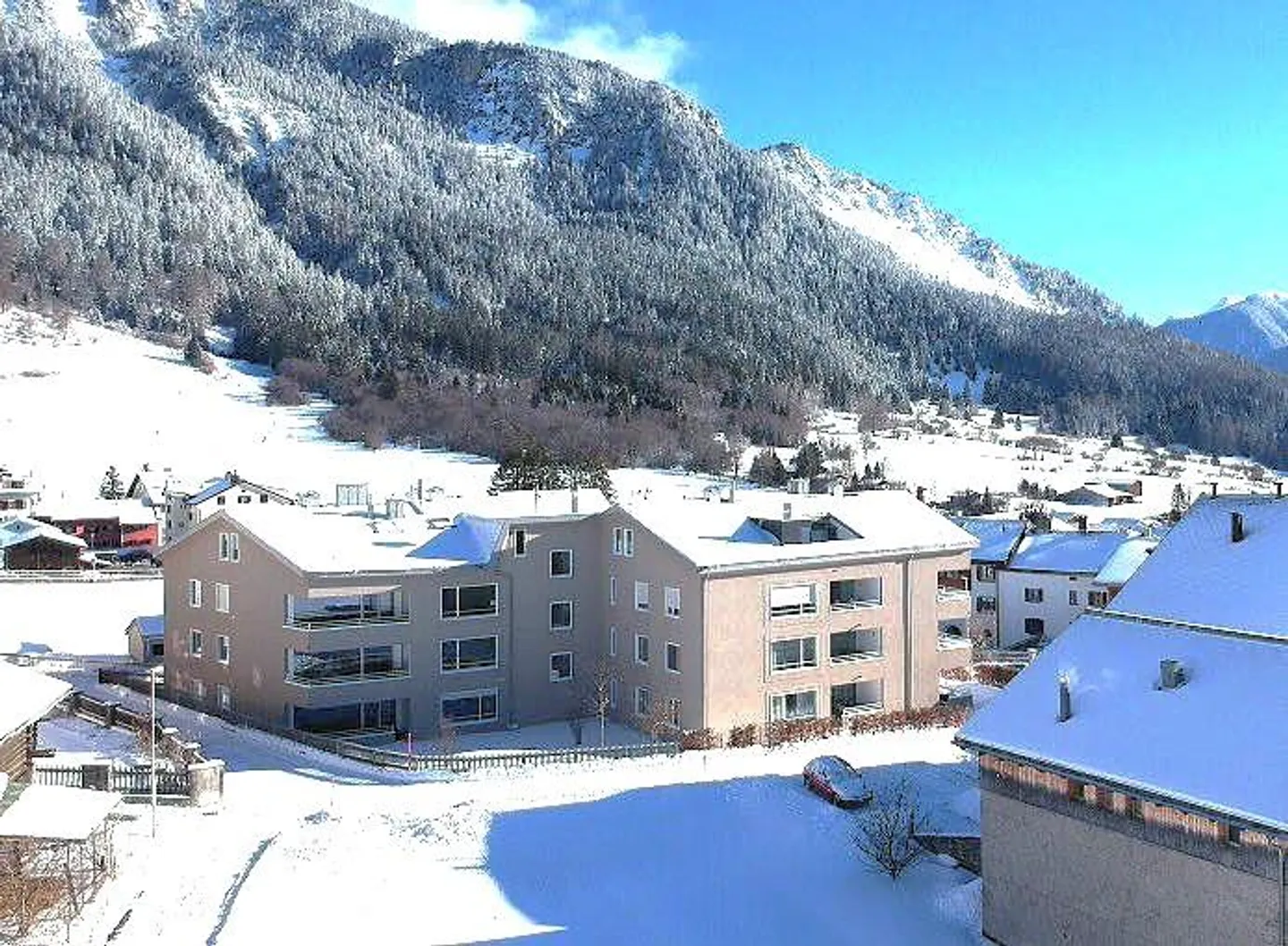Moderno appartamento di 3,5 stanze con vista sulle montagne a Lantsch/Lenz - Foto 1 di 13