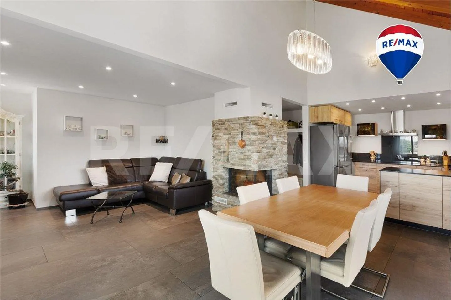 Appartamento moderno e tranquillo di 4,5 stanze con grande terrazza - Foto 1 di 10