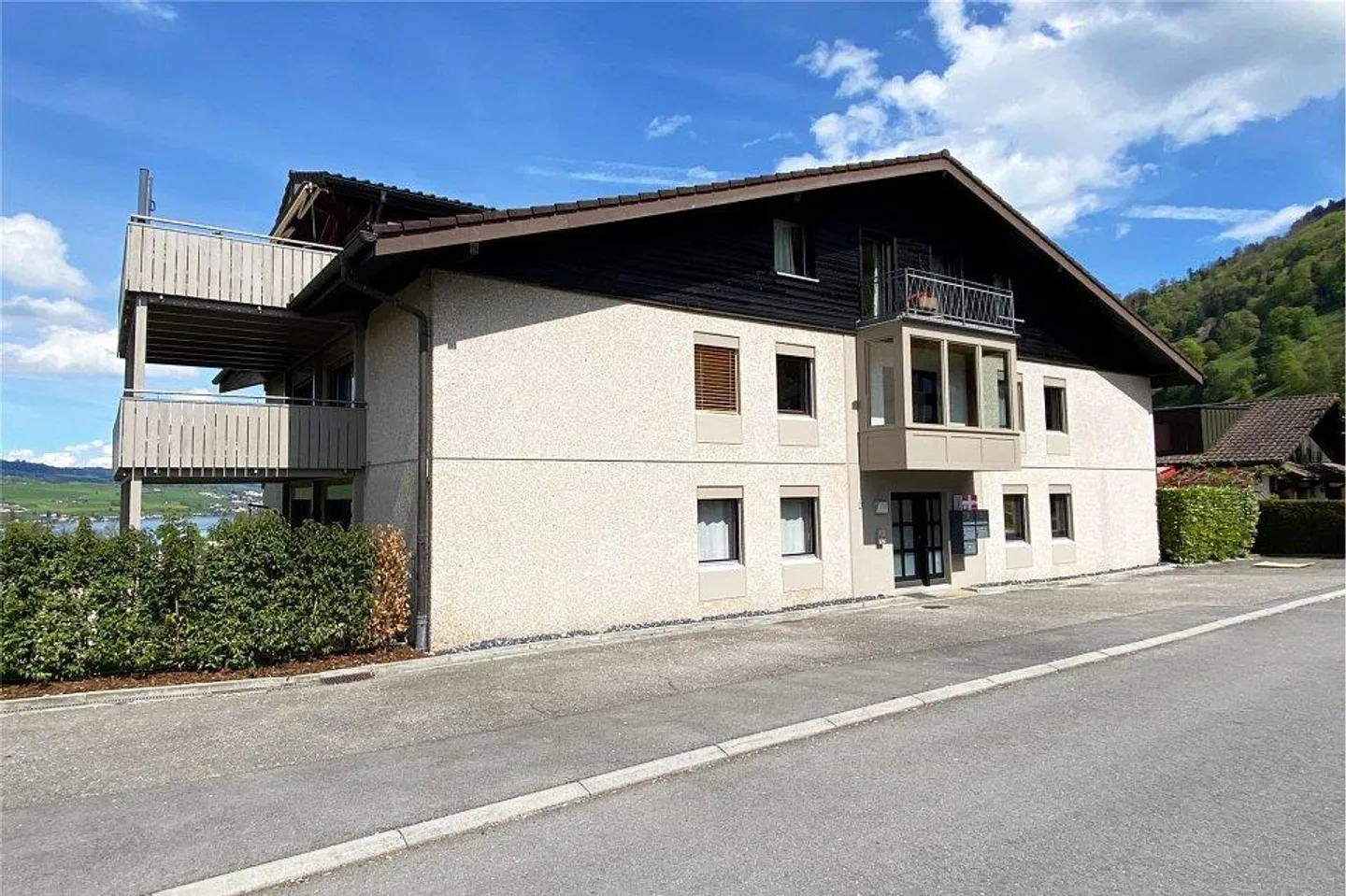 Casa plurifamiliare completamente affittata e ristrutturata in posizione privilegiata con interessante rendimento - Foto 1 di 4
